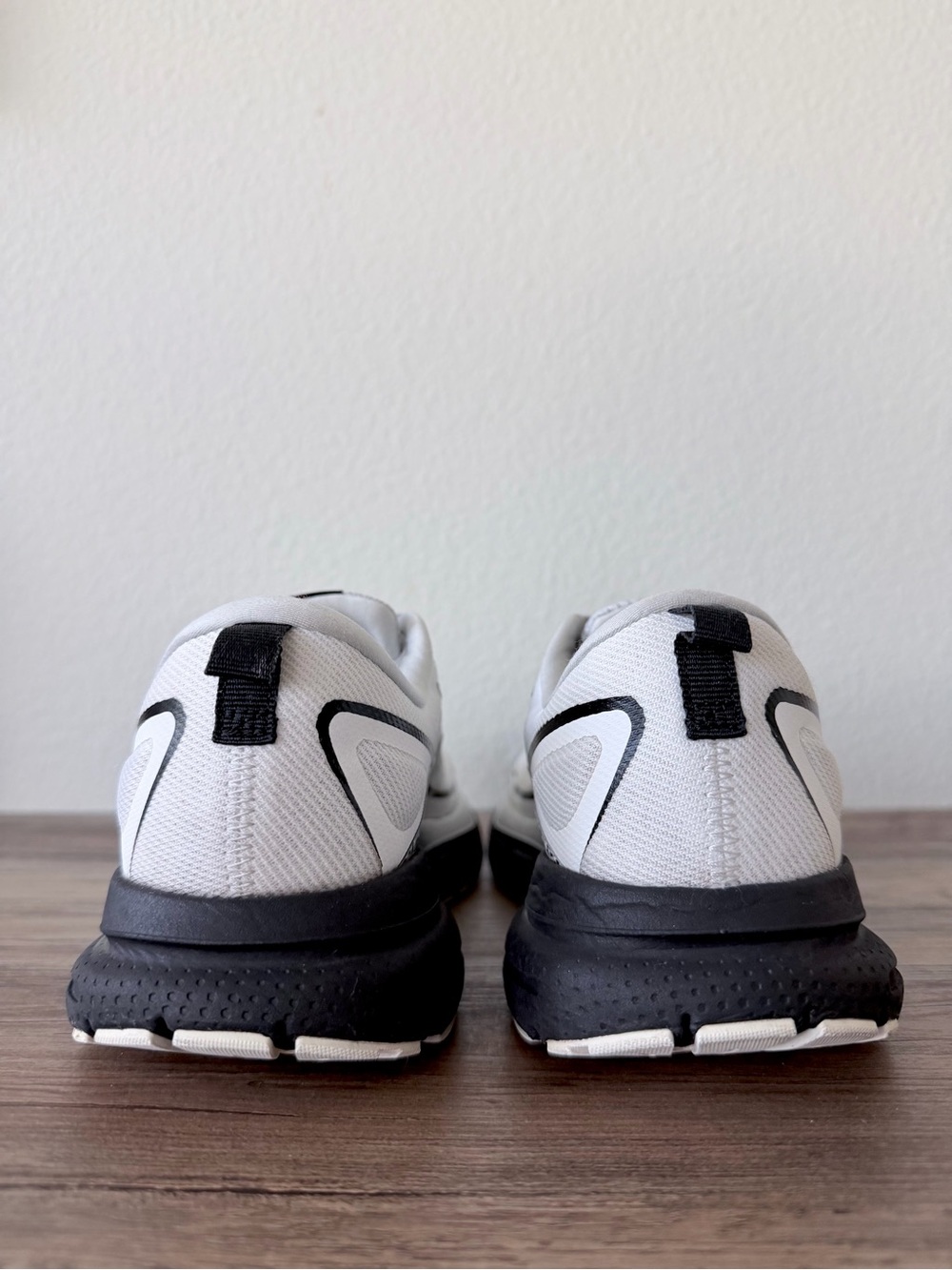 Brooks Women’s Trace 3 Running Shoe White / Oyster /Black (Size: 7.5-B) - Picture 5 of 11